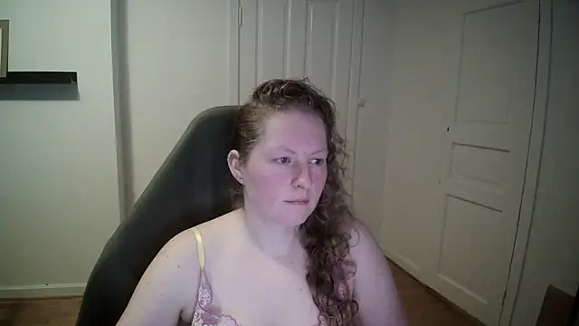 Snapshot of Girlnina-1995 chatting on March 5, 2025, 10:44 am Girlnina-1995 online show from March 5, 2025, 10:44 am
