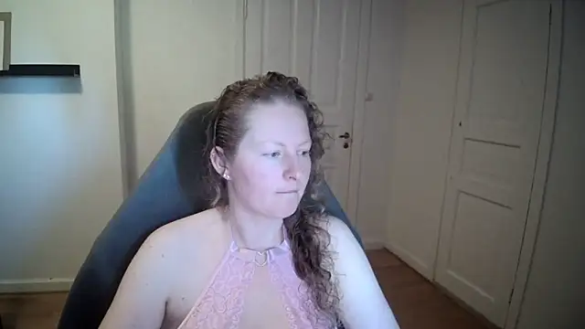 Snapshot of Girlnina-1995 chatting on March 20, 2025, 10:32 am Girlnina-1995 online show from March 20, 2025, 10:32 am