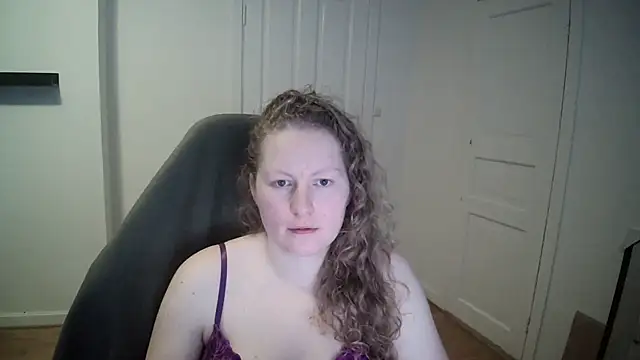 Snapshot of Girlnina-1995 chatting on February 20, 2025, 2:02 pm Girlnina-1995 online show from February 20, 2025, 2:02 pm