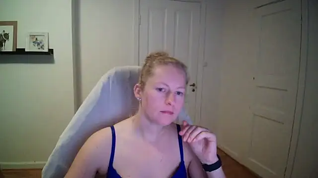 Snapshot of Girlnina-1995 chatting on September 16, 2025, 2:29 pm Girlnina-1995 online show from September 16, 2025, 2:29 pm