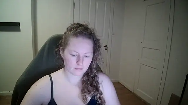 Snapshot of Girlnina-1995 chatting on February 4, 2025, 3:47 pm Girlnina-1995 online show from February 4, 2025, 3:47 pm