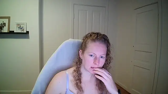 Snapshot of Girlnina-1995 chatting on October 6, 2025, 6:58 am Girlnina-1995 online show from October 6, 2025, 6:58 am