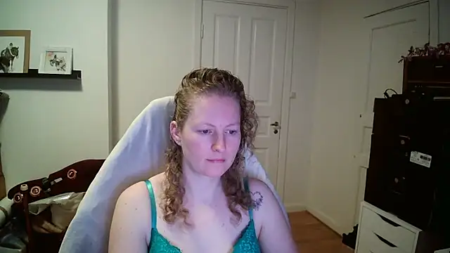 Girlnina-1995 online show from February 9, 2026, 8:12 am