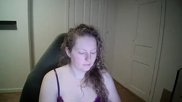 Snapshot of Girlnina-1995 chatting on February 20, 2025, 7:52 pm Girlnina-1995 online show from February 20, 2025, 7:52 pm