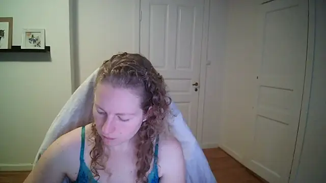 Girlnina-1995 online show from November 4, 2025, 8:51 am