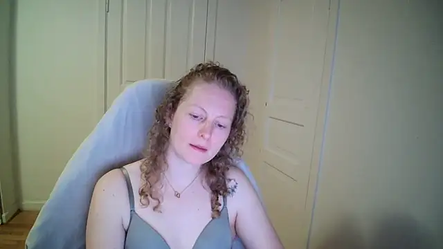 Girlnina-1995 online show from March 24, 2026, 11:10 am