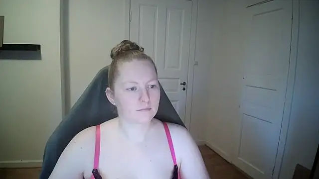 Snapshot of Girlnina-1995 chatting on February 6, 2025, 10:14 am Girlnina-1995 online show from February 6, 2025, 10:14 am