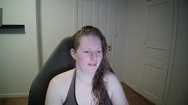 Snapshot of Girlnina-1995 chatting on March 17, 2025, 8:40 am Girlnina-1995 online show from March 17, 2025, 8:40 am