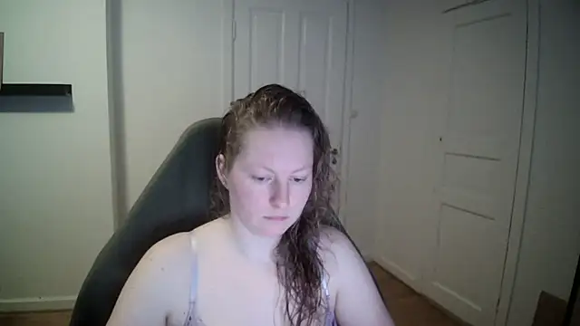 Snapshot of Girlnina-1995 chatting on February 27, 2025, 9:40 am Girlnina-1995 online show from February 27, 2025, 9:40 am