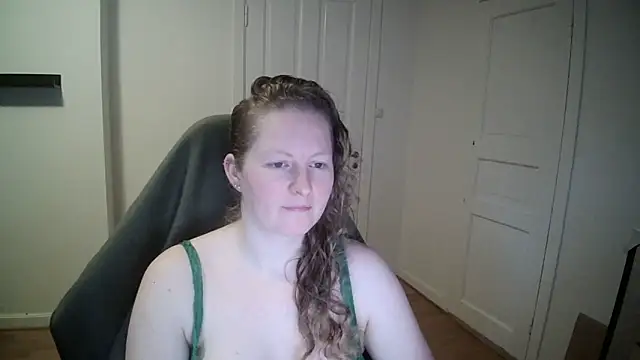 Snapshot of Girlnina-1995 chatting on February 10, 2025, 9:25 am Girlnina-1995 online show from February 10, 2025, 9:25 am