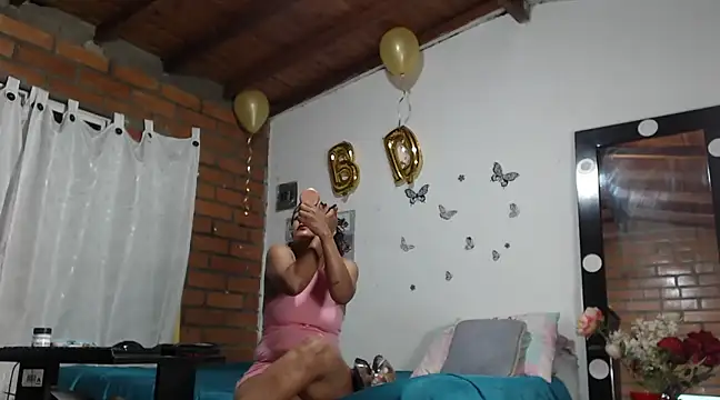 Snapshot of Bigassmommy_x chatting on March 22, 2025, 2:05 am Bigassmommy x online show from March 22, 2025, 2:05 am