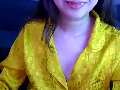 Snapshot of Bee_2k chatting on April 4, 2026, 3:57 am Bee 2k online show from April 4, 2026, 3:57 am