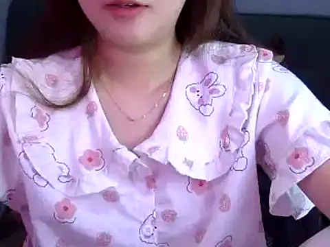 Snapshot of Bee_2k chatting on April 15, 2026, 4:18 am Bee 2k online show from April 15, 2026, 4:18 am