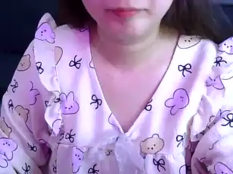 Snapshot of Bee_2k chatting on April 11, 2026, 4:20 am Bee 2k online show from April 11, 2026, 4:20 am