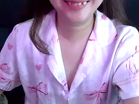 Snapshot of Bee_2k chatting on April 8, 2026, 4:14 am Bee 2k online show from April 8, 2026, 4:14 am