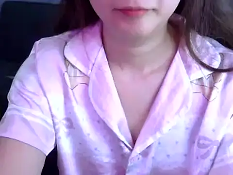Snapshot of Bee_2k chatting on April 28, 2026, 4:06 am Bee 2k online show from April 28, 2026, 4:06 am