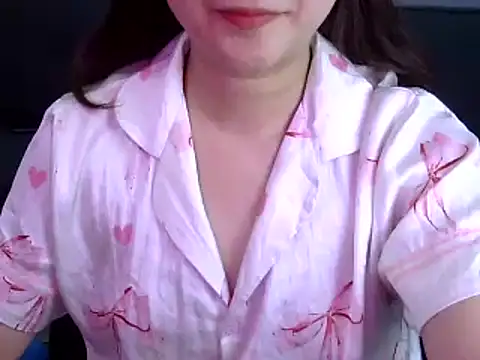 Snapshot of Bee_2k chatting on March 5, 2026, 5:04 am Bee 2k online show from March 5, 2026, 5:04 am