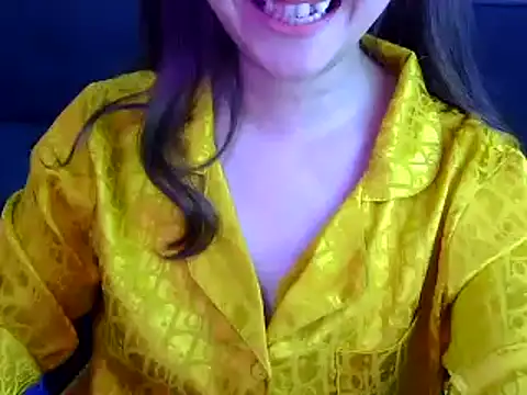 Snapshot of Bee_2k chatting on May 8, 2026, 4:27 am Bee 2k online show from May 8, 2026, 4:27 am
