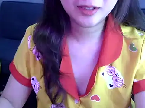 Snapshot of Bee_2k chatting on April 6, 2026, 4:19 am Bee 2k online show from April 6, 2026, 4:19 am