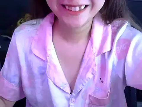 Snapshot of Bee_2k chatting on April 12, 2026, 4:05 am Bee 2k online show from April 12, 2026, 4:05 am