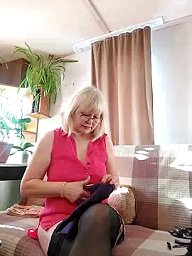 IrmaRose online show from December 17, 2025, 6:18 am