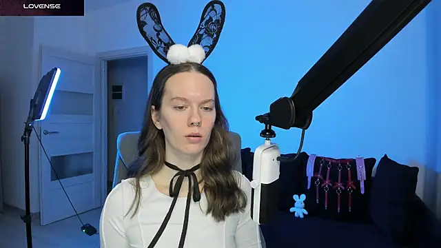 Snapshot of DivineBite chatting on February 25, 2026, 4:07 pm DivineBite online show from February 25, 2026, 4:07 pm