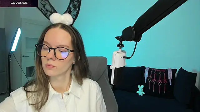 Snapshot of DivineBite chatting on February 27, 2026, 2:17 pm DivineBite online show from February 27, 2026, 2:17 pm