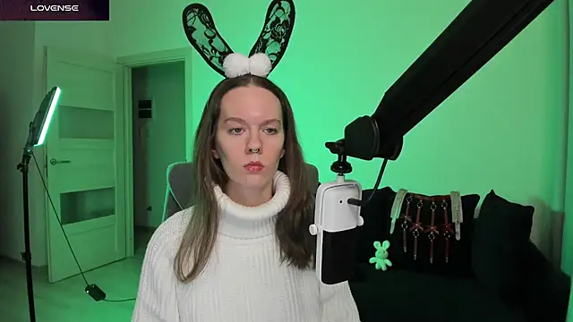 Snapshot of DivineBite chatting on February 24, 2026, 5:58 pm DivineBite online show from February 24, 2026, 5:58 pm