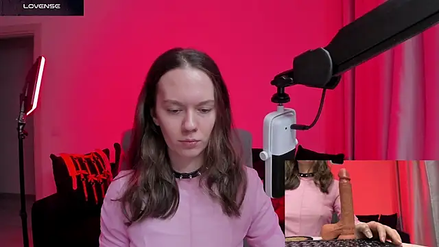 Snapshot of DivineBite chatting on February 13, 2026, 2:28 pm DivineBite online show from February 13, 2026, 2:28 pm