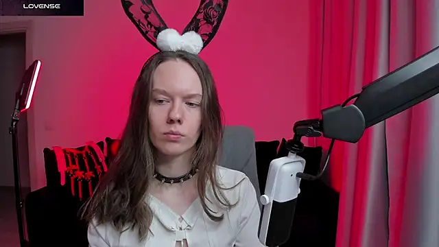 Snapshot of DivineBite chatting on February 6, 2026, 4:25 pm DivineBite online show from February 6, 2026, 4:25 pm