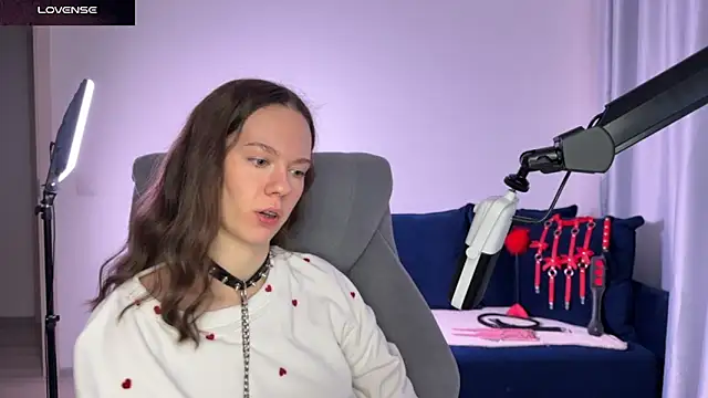 Snapshot of DivineBite chatting on December 18, 2025, 2:21 pm DivineBite online show from December 18, 2025, 2:21 pm