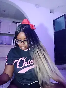 Snapshot of EmilyyRosee_ chatting on April 16, 2026, 11:18 pm EmilyyRosee online show from April 16, 2026, 11:18 pm