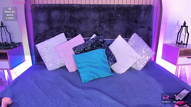 Karlagonzales  online show from October 31, 2025, 11:07 am