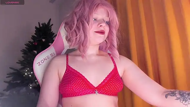 SueNiceeeee online show from December 19, 2025, 9:28 pm