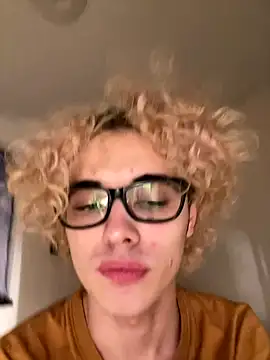 Snapshot of Herman_Elfi chatting on October 23, 2025, 1:26 am Herman Elfi online show from October 23, 2025, 1:26 am