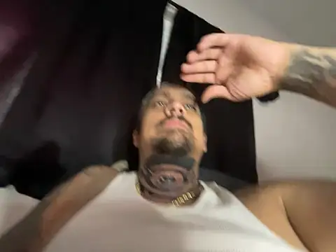 Snapshot of Vision1285 chatting on February 18, 2026, 6:48 pm Vision1285 online show from February 18, 2026, 6:48 pm