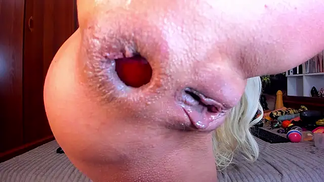 NikkaHOTx online show from November 13, 2025, 5:55 am