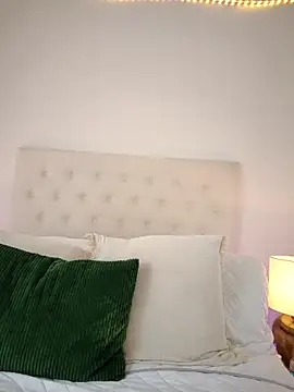 Snapshot of Leaberry chatting on February 8, 2026, 9:45 pm Leaberry online show from February 8, 2026, 9:45 pm