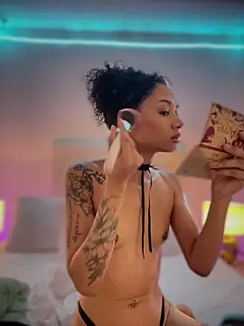 Snapshot of Leaberry chatting on February 26, 2026, 8:20 pm Leaberry online show from February 26, 2026, 8:20 pm