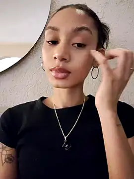 Snapshot of Leaberry chatting on February 23, 2026, 10:54 pm Leaberry online show from February 23, 2026, 10:54 pm