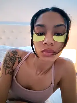 Snapshot of Leaberry chatting on February 24, 2026, 9:59 pm Leaberry online show from February 24, 2026, 9:59 pm