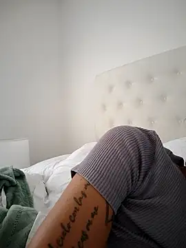 Snapshot of Leaberry chatting on January 15, 2026, 2:20 pm Leaberry online show from January 15, 2026, 2:20 pm