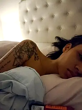 Snapshot of Leaberry chatting on February 20, 2026, 11:28 pm Leaberry online show from February 20, 2026, 11:28 pm