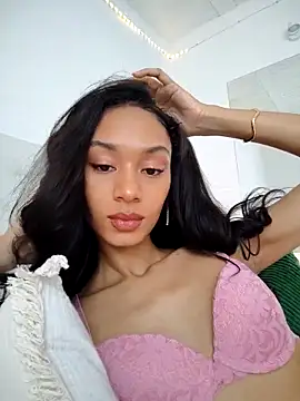 Snapshot of Leaberry chatting on February 4, 2026, 4:57 pm Leaberry online show from February 4, 2026, 4:57 pm