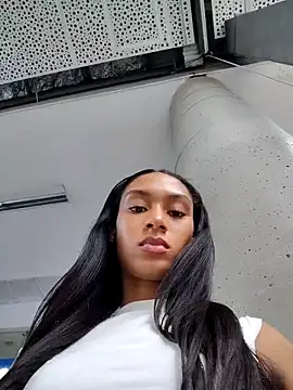 Snapshot of Leaberry chatting on February 9, 2026, 6:06 pm Leaberry online show from February 9, 2026, 6:06 pm