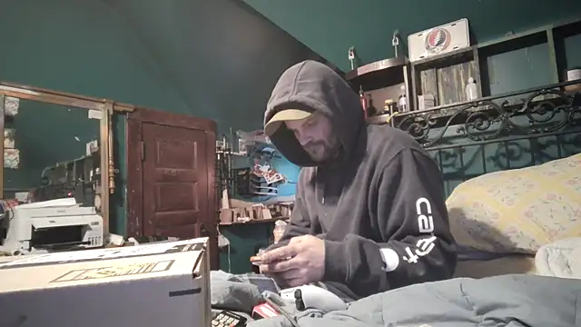 Snapshot of charactrzero chatting on February 10, 2026, 9:58 pm charactrzero online show from February 10, 2026, 9:58 pm