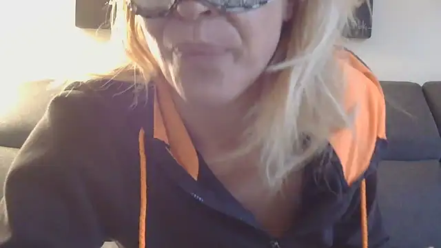 minouminouxxx2 online show from December 16, 2024, 3:11 pm