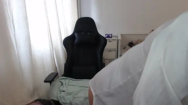 lara vanilla online show from September 13, 2025, 11:10 am