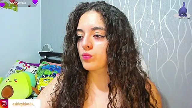 AshleyKim  online show from November 18, 2025, 11:59 pm