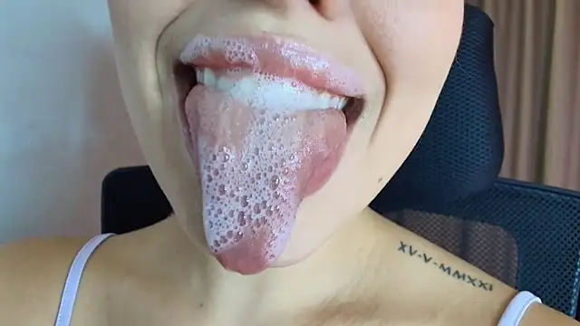 lisbet21x online show from April 8, 2026, 10:00 pm